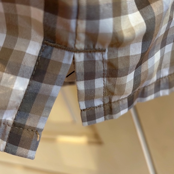 Columbia short sleeve shirt with sun protection in back vents - Picture 14 of 14